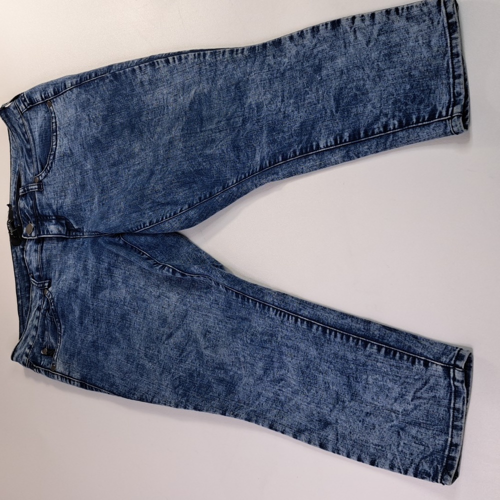 Torrid Denim Stonewashed Stretchy Jean Capri Size 14R